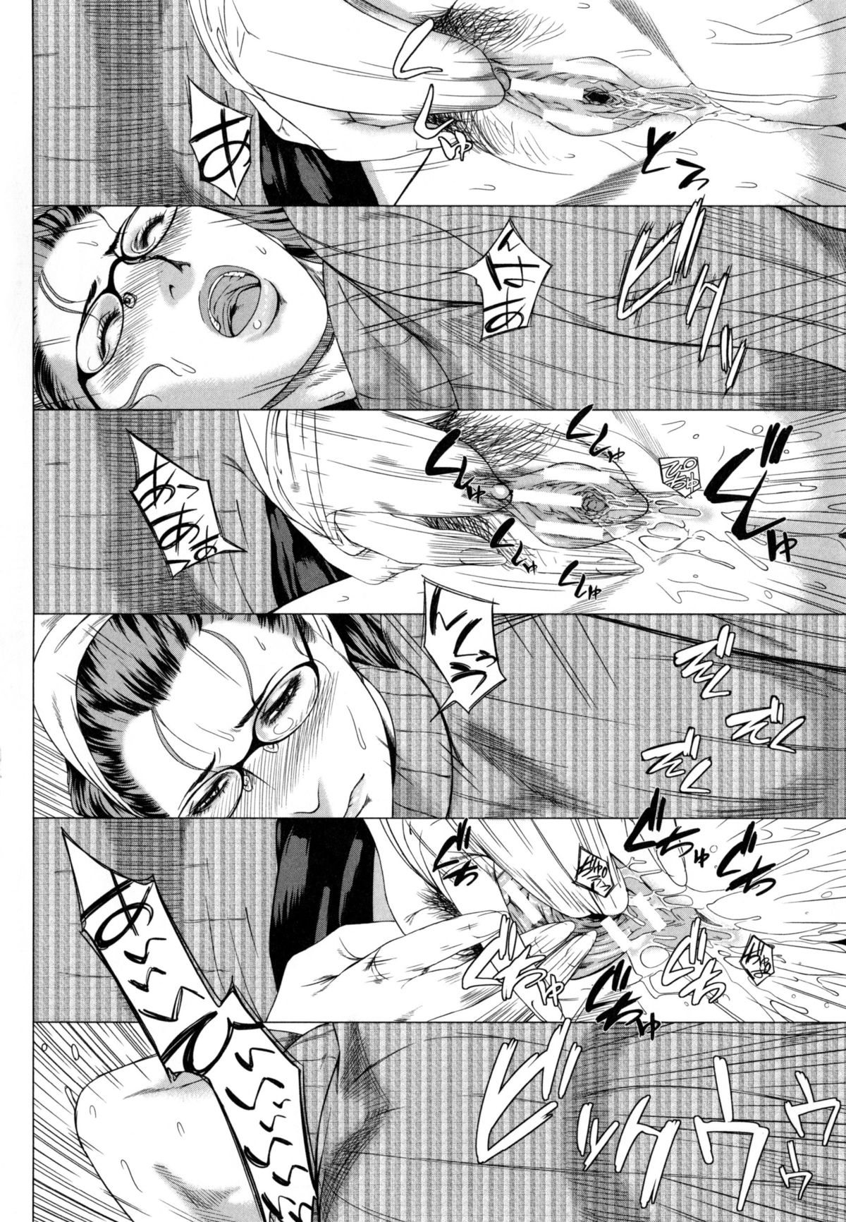 【エロ漫画】【エロ漫画】息子のパンツを嗅ぎながらオナニーしまくる淫乱熟女母…寝ている間に息子を椅子に拘束して全裸でエッチを迫り、バキュームフェラでヌイたあと強制母子逆レイプで息子ちんぽにイキまくる【Q堂恵：母さんの異常な愛情】